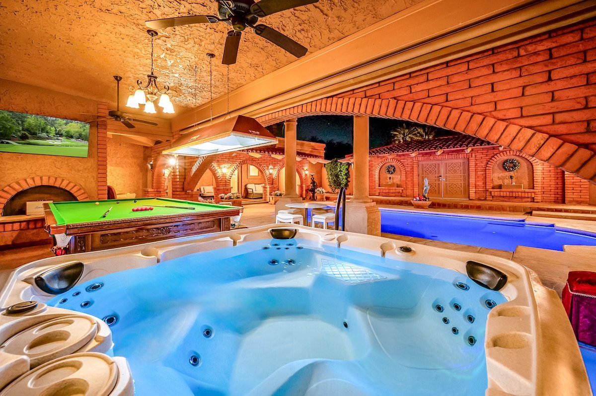 Award-Winning Ritz Carlton Golf Green Estate|Sauna gallery image 4