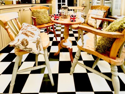 Zone 1 Heart of London! Victoria, Cafes/shops!