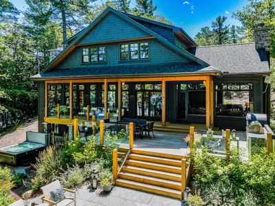 7 bed Oasis on Lake Muskoka! Boathouse + Bunkie!