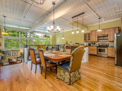 ~5 star Downtown Spacious Retreat at 35 Patton