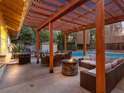 Beautiful 3BD Home w/ Heated Pool and Fire Pit