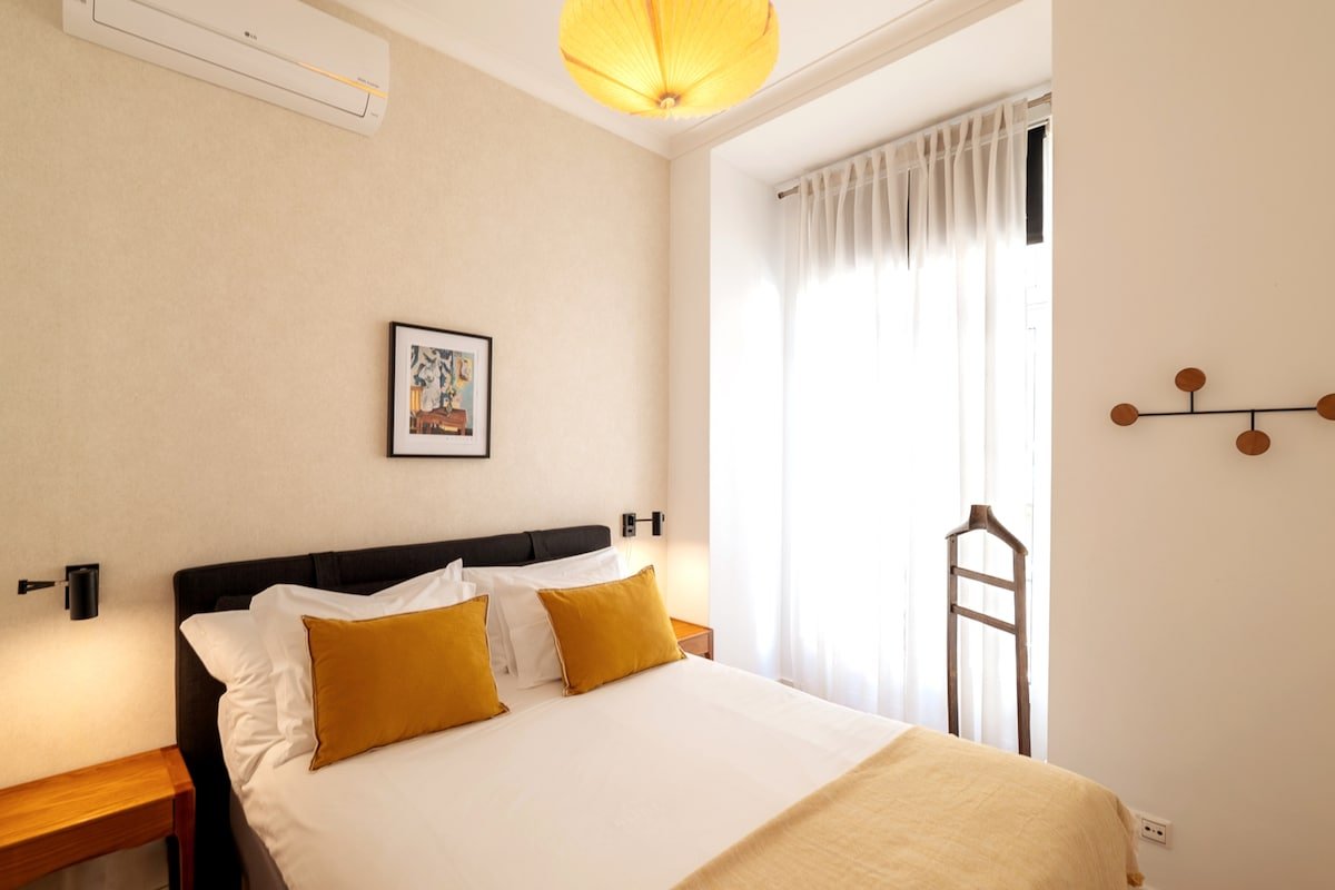 Hyper Central 2 bedroom next to the elevator gallery image 3