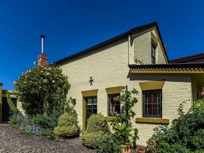The Coach House – Historic Stay in Glebe