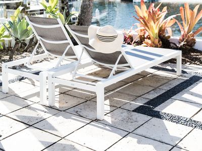 River House – pool – jetty – private beach