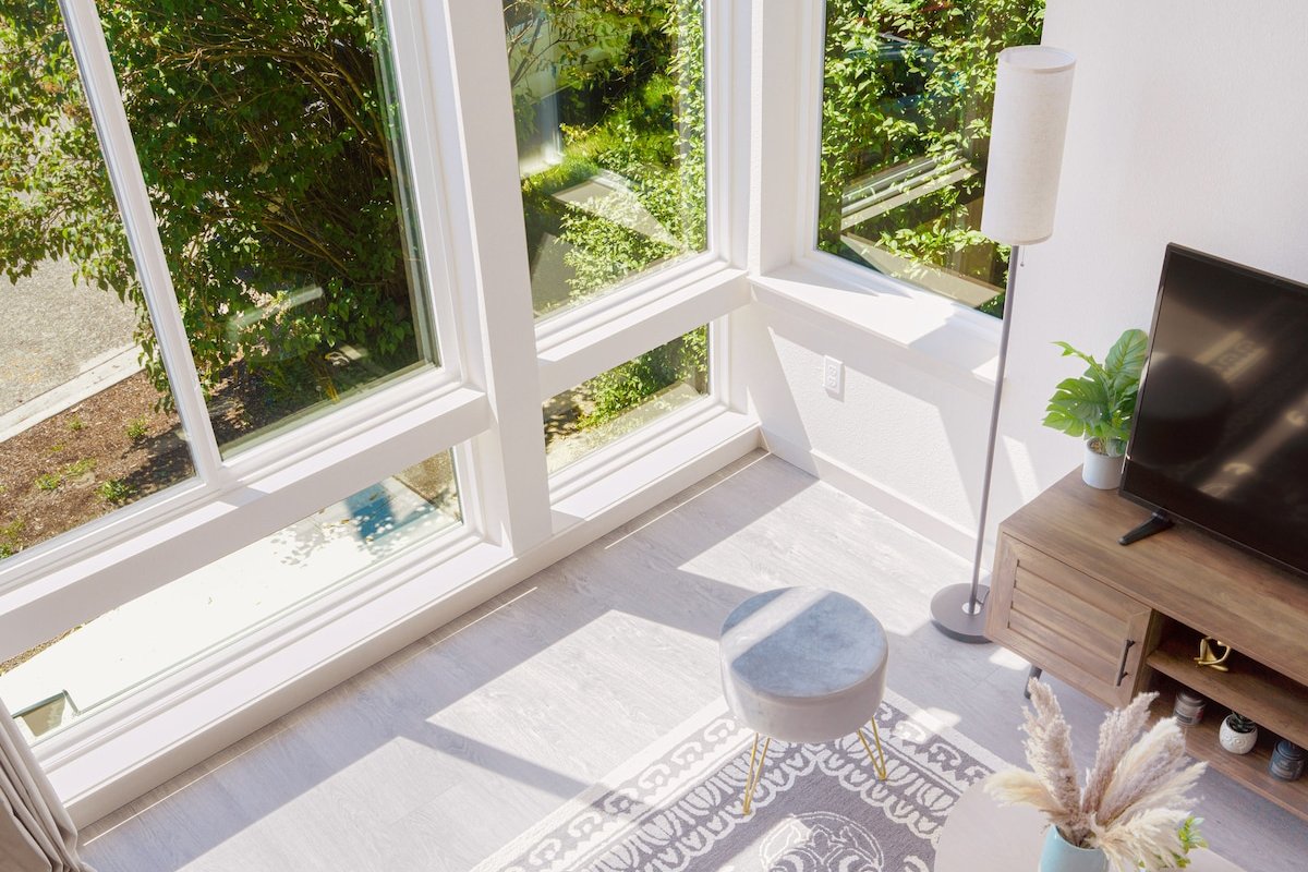 Brand New Townhome with Lakeview gallery image 4