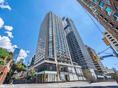 Modern 2BR/2BA Yorkville Condo | Walk Everywhere