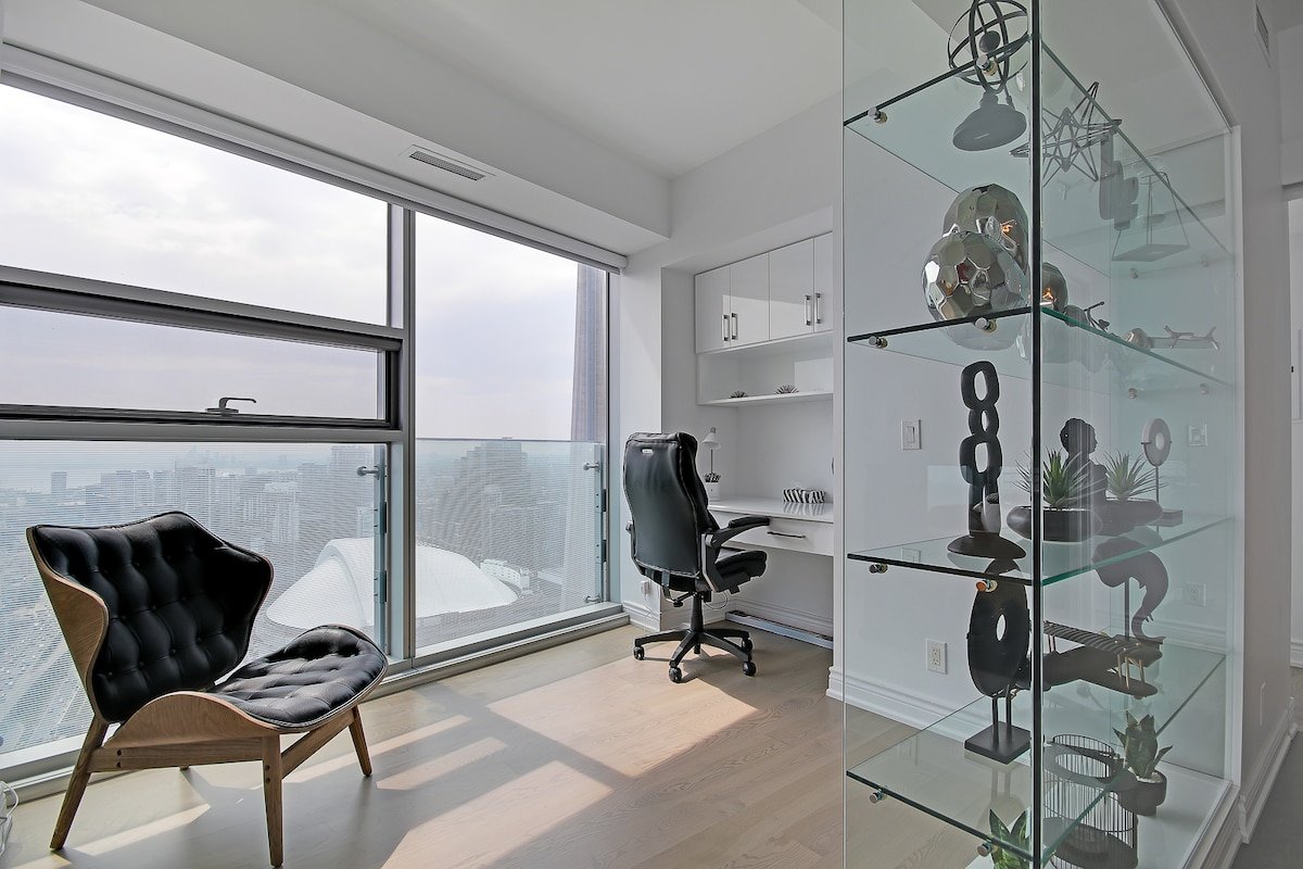 Skyline Hideaway: Toronto Gem gallery image 5