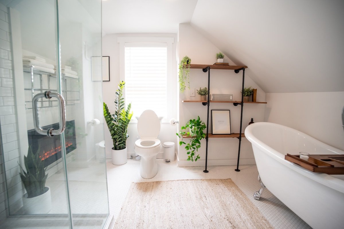 Quiet Clintonville Modern Charmer gallery image 3