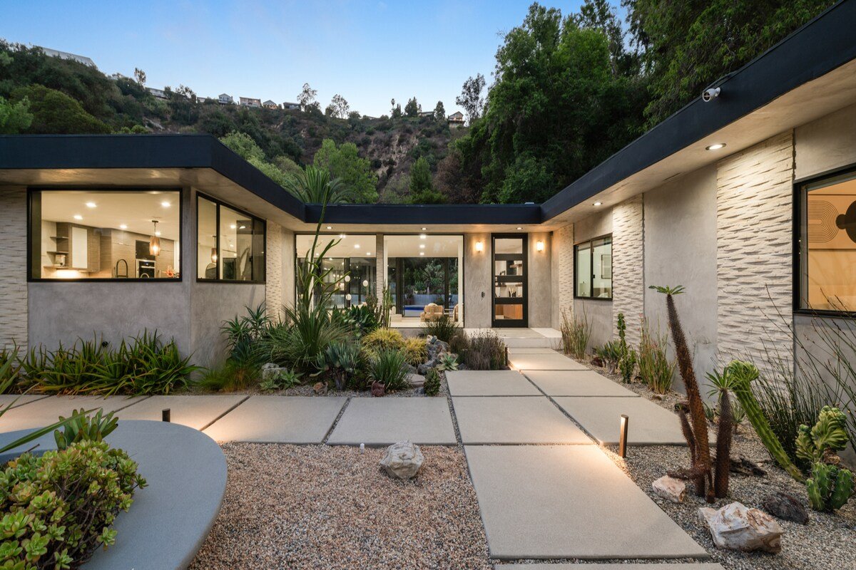 Secluded Beverly Hills Retreat | 1-Acre Oasis gallery image 2