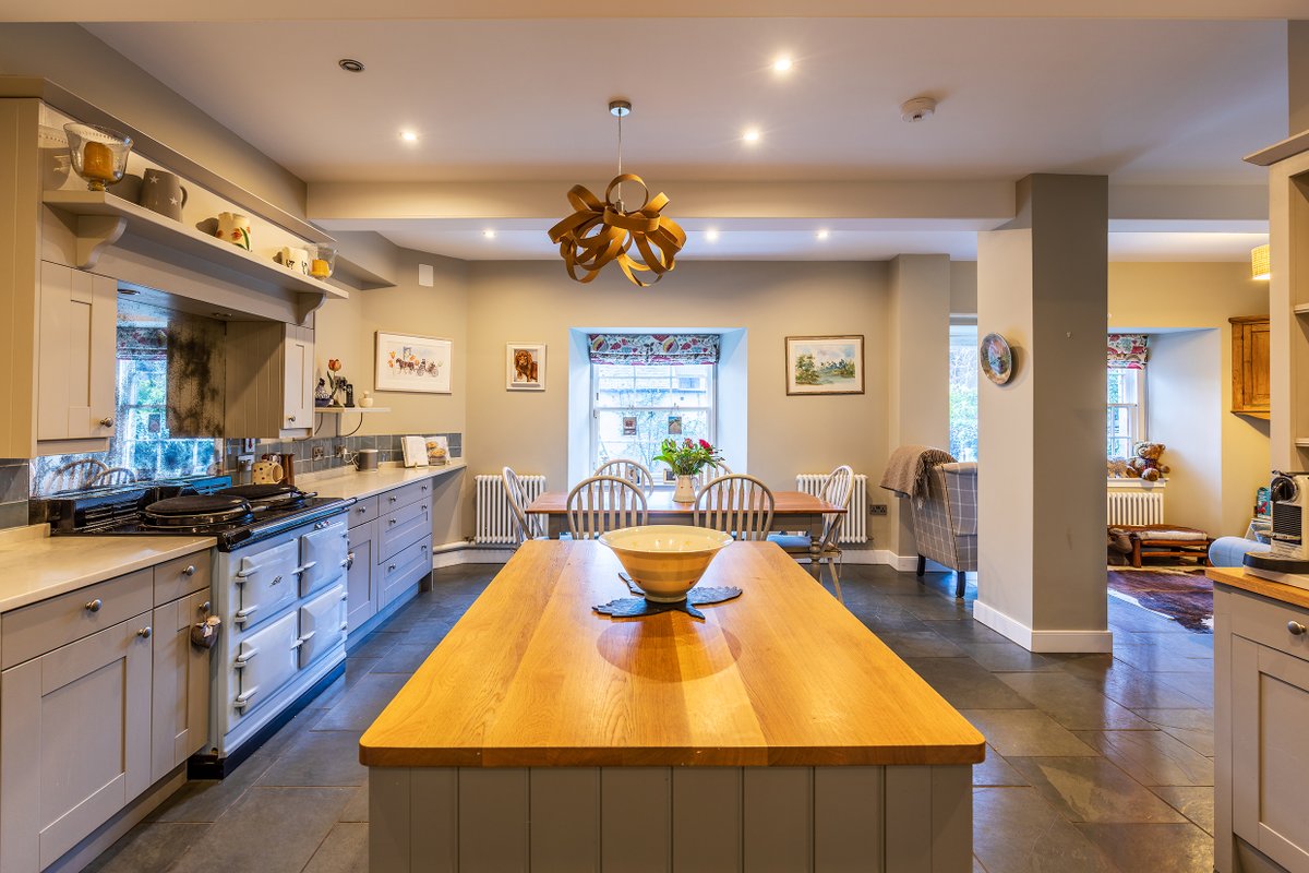 Beautiful Family Friendly Central 5 Bedroom Flat.