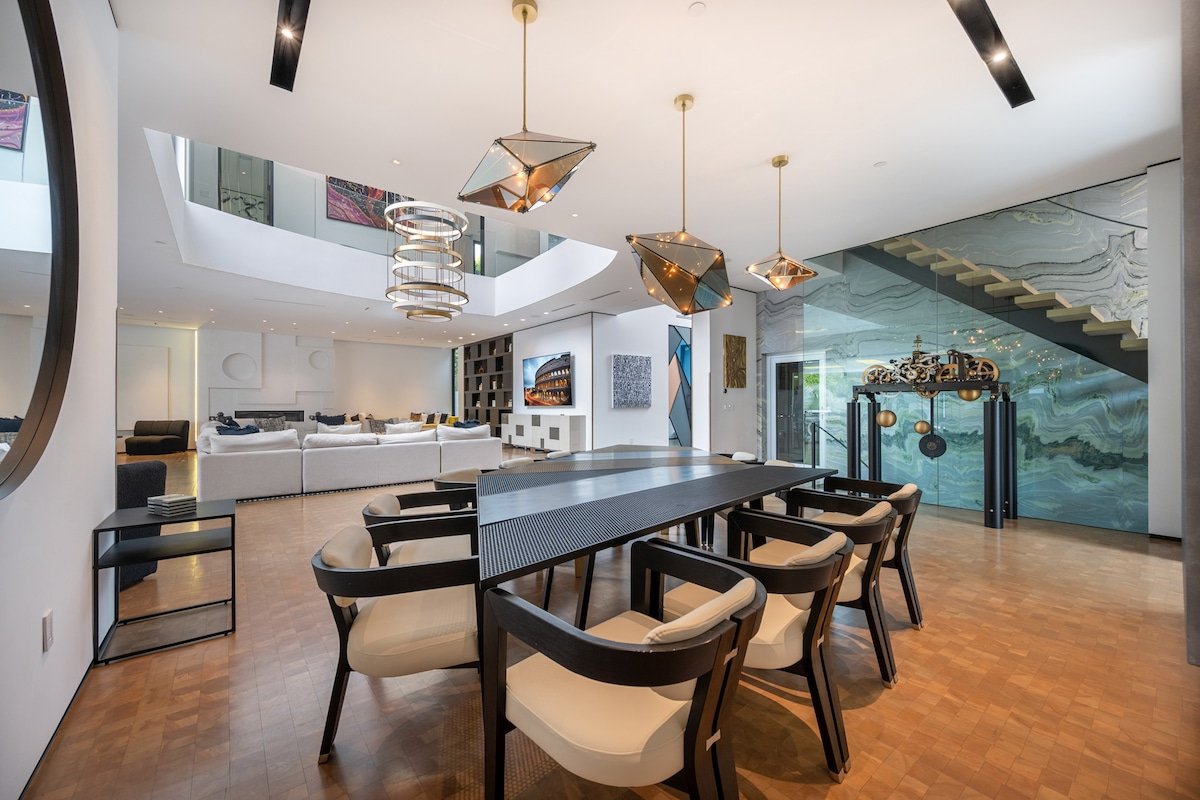 Ultra Luxurious Villa in the Beverly Hills Flats gallery image 5