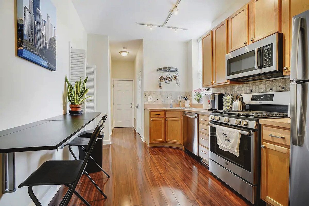 Pets OK | Walk Score 95 | Desk | 1,750ft² |W/D gallery image 4