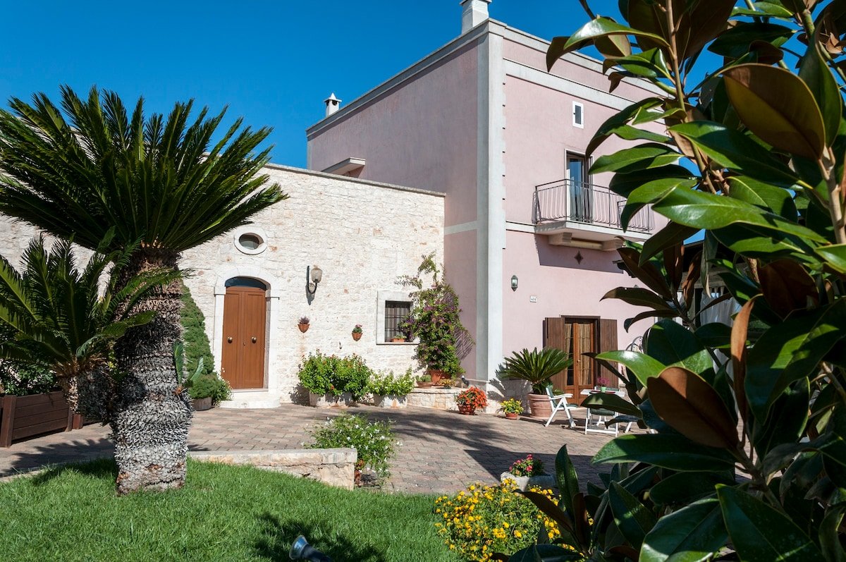 Villa in Puglia for 16 guests in eight bedrooms gallery image 4