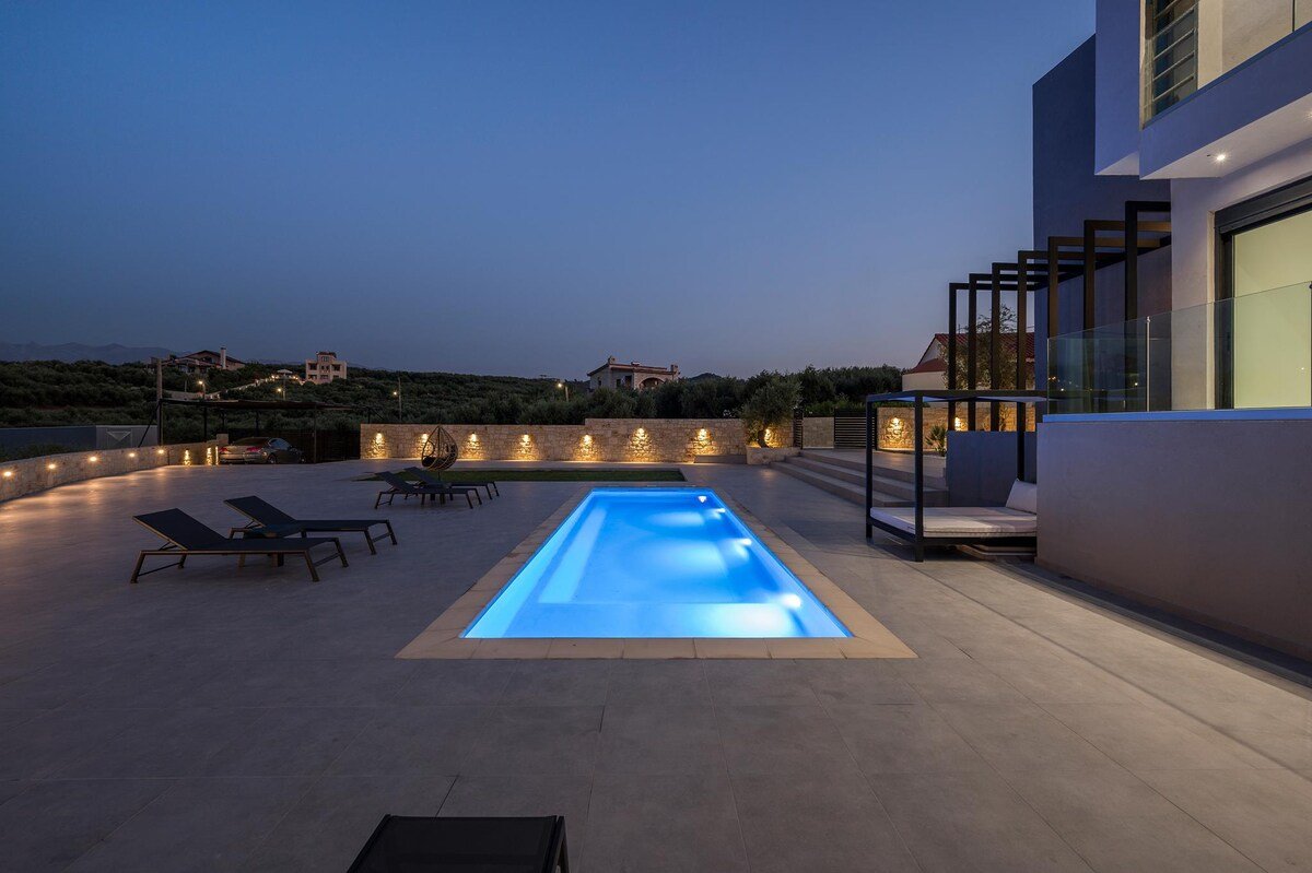 Nikolioudis Luxury Villa Wine | Agia Marina gallery image 4