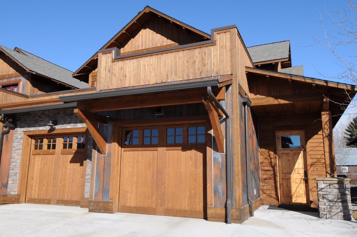 Bridger Creek Townhouse – Elegant Townhome Close t gallery image 3