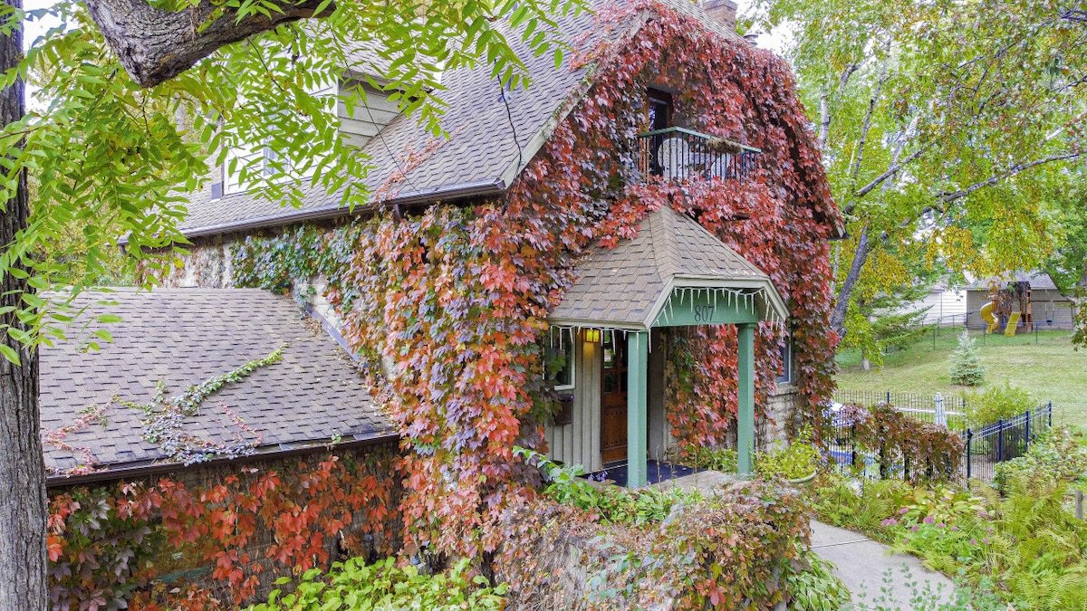 Historic James Mulvey Carriage house (Whole house) gallery image 5