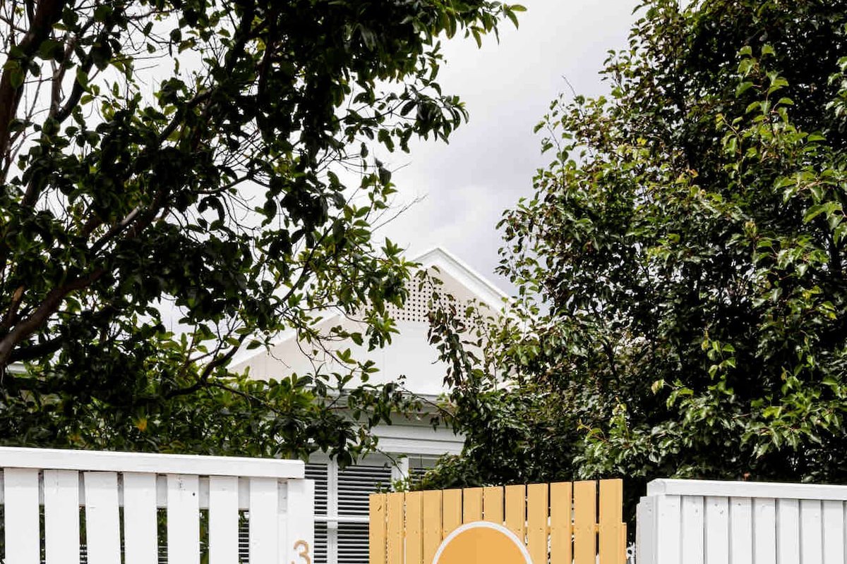 Cosy At Front Beach Torquay gallery image 4