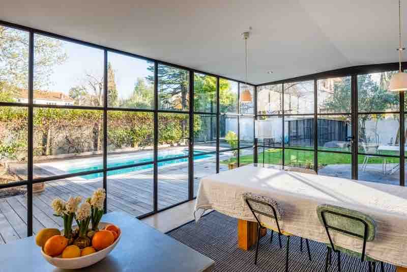 Grande maison de charme avec piscine .