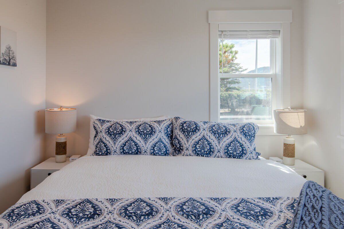 Oceanfront Monthly Stay | Modern Condo + Fire Pit gallery image 3