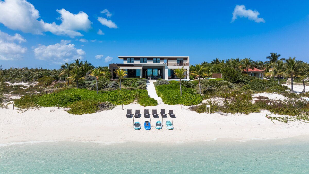 Clevelander gallery image 2