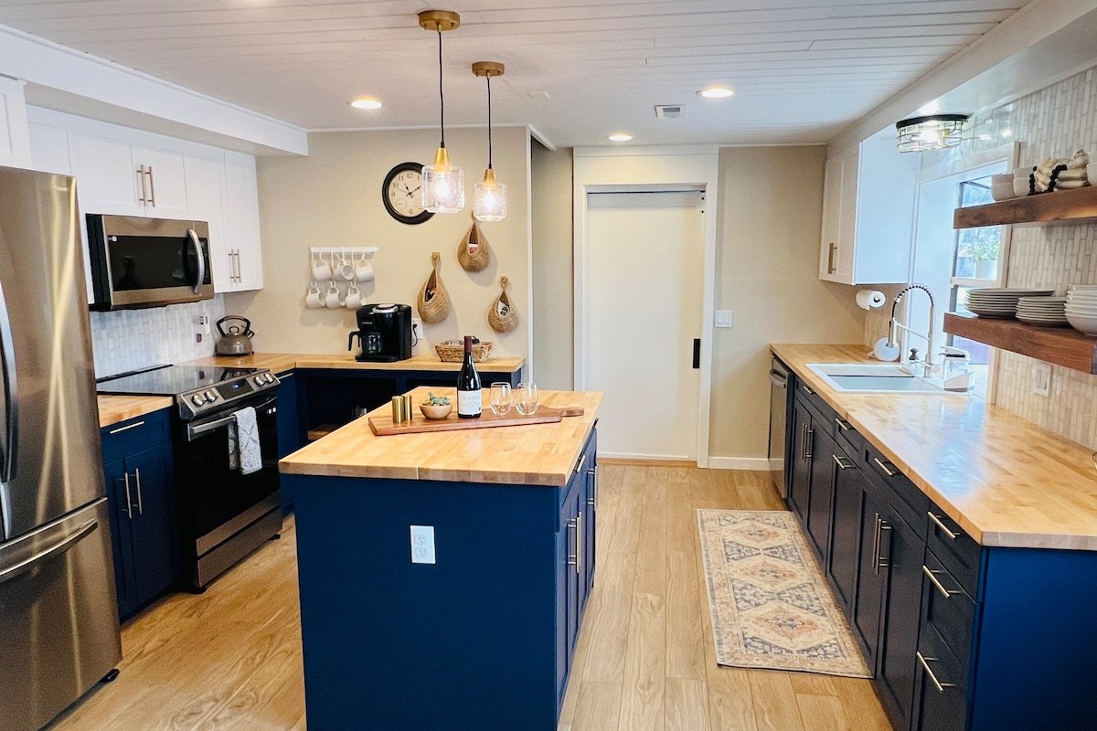 Epic Downtown Locale. Trails, views, more! gallery image 4