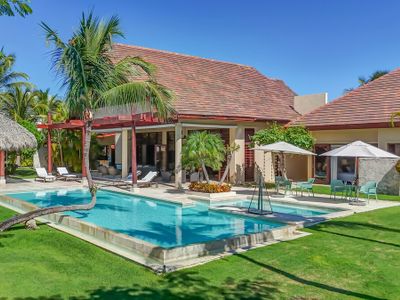 Villa Caballet – Eco-friendly villa w/ golf view