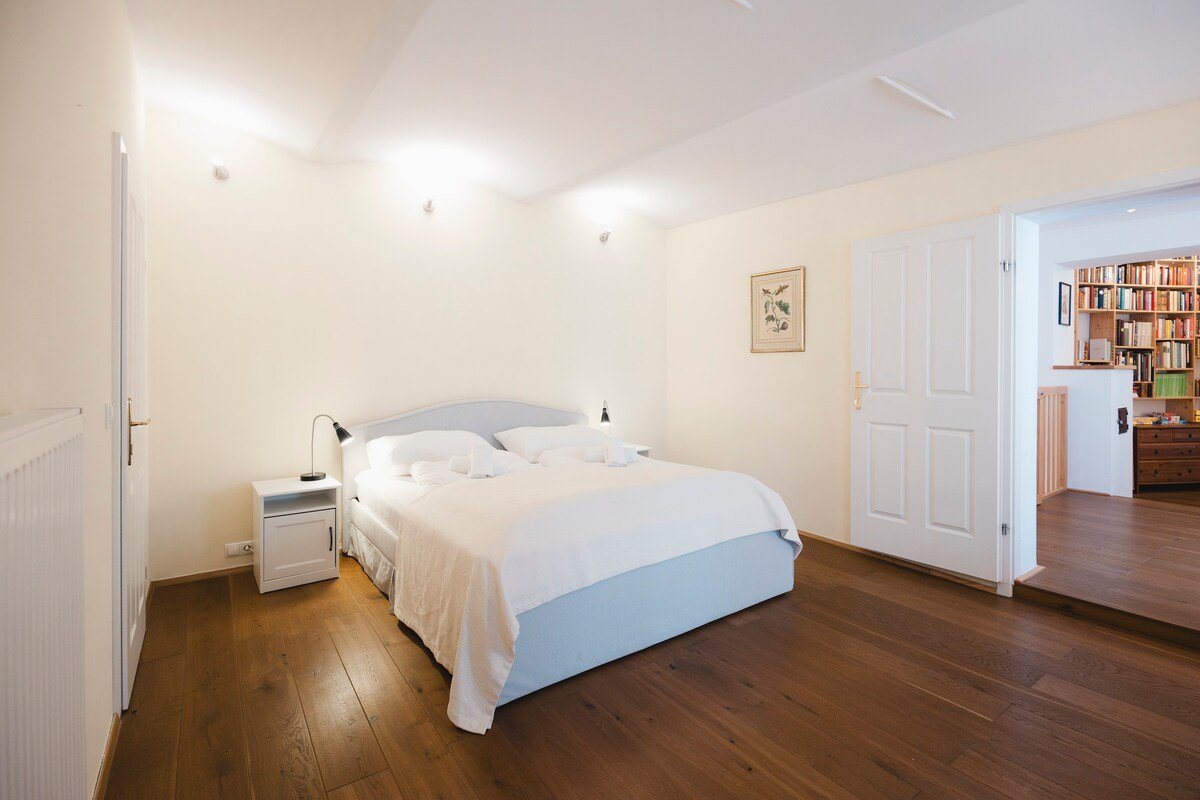 Quiet apartment close to center gallery image 4