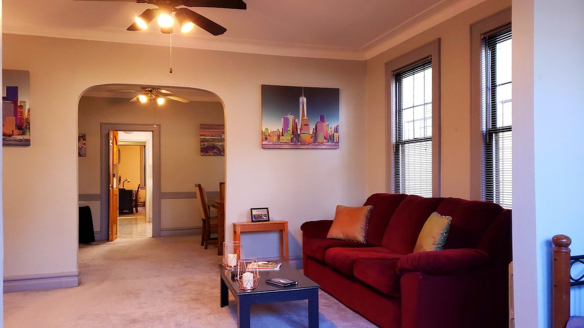 Clean, Comfy and Convenient NYC Suburb sleeps 16 gallery image 3