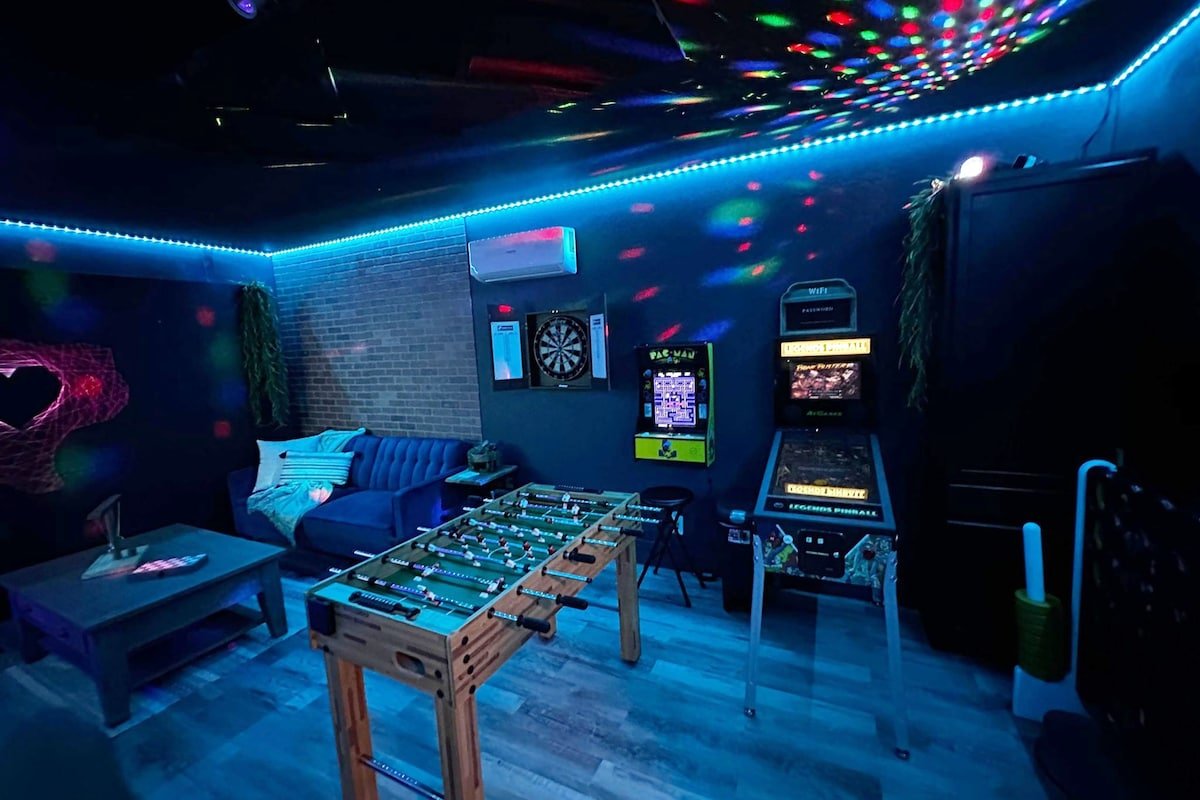 Modern Staycation / Only 10 min to DT gallery image 2