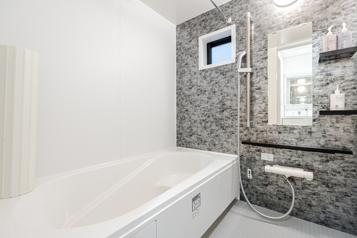 Shinjuku 3 min Luxury 3BR Shibuya 2 bathroom wif gallery image 4