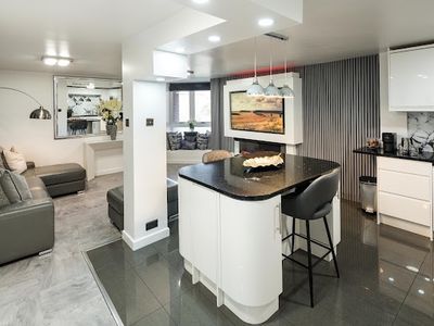 4 bedrooms 6 beds, 11 guests Apartment