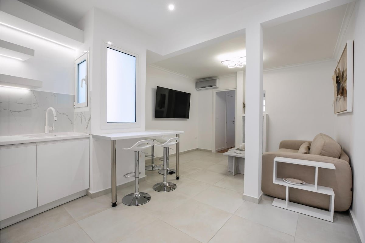 Acropolis Museum Apartment by A&A Residencies gallery image 4