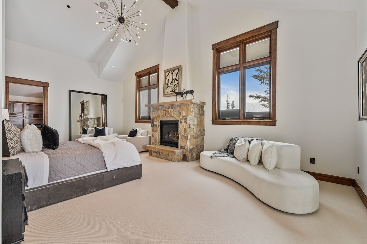 Ski-in luxe chalet – perfect holiday stay deal gallery image 4