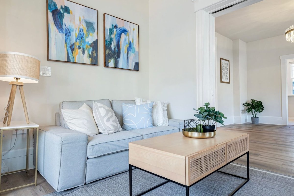 Vintage Meets Modern! Spacious Capitol Hill Single gallery image 4