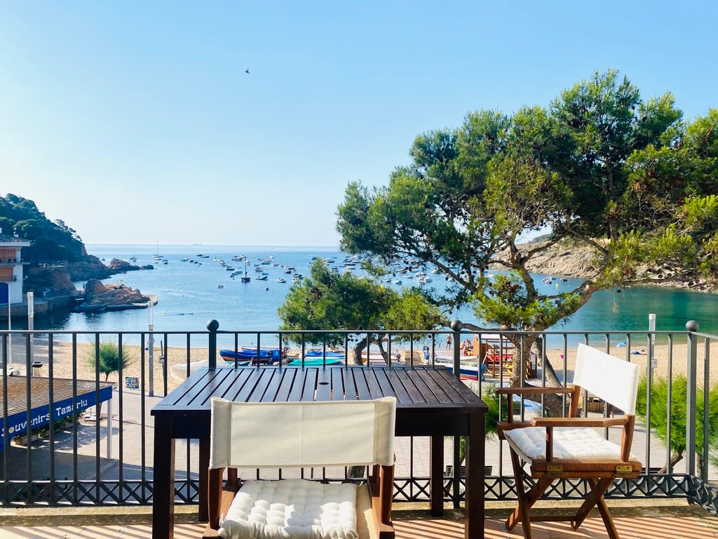 Beautiful beachfront apartment in Tamariu