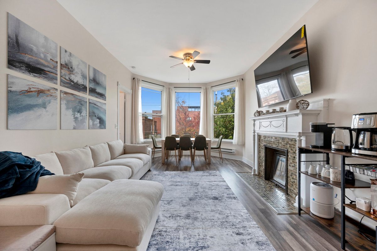 Charming & Cozy 4BD Retreat Steps to Wrigley Field