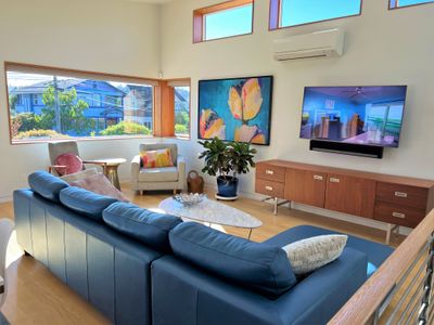 Goldfinch House – Scandinavian Modern Near Beaches