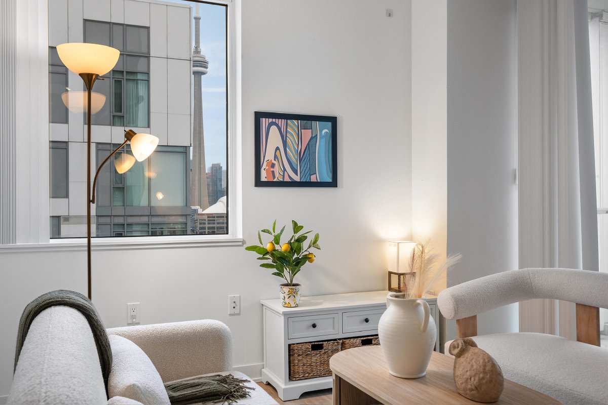 3BR/2BA Japanese-styled CN-Tower View Condo