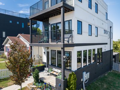 Downtown Jungle! •Exotic, Unique, Bold• 7 min 2 DT