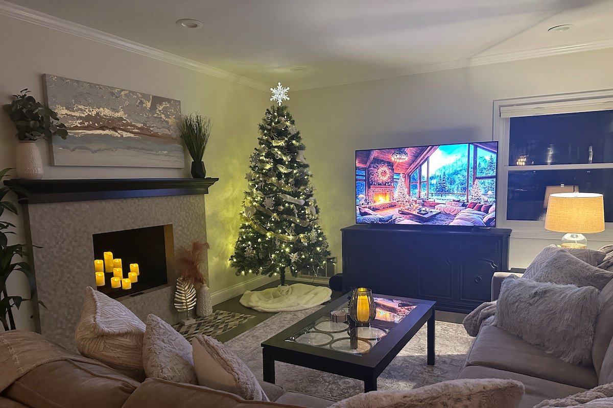 Gorgeous City & Bay Views! | Minutes to Downtown gallery image 3