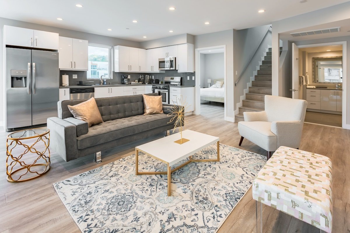 Spacious 4BR Retreat + Patio | Walk 99 Hollywood gallery image 2