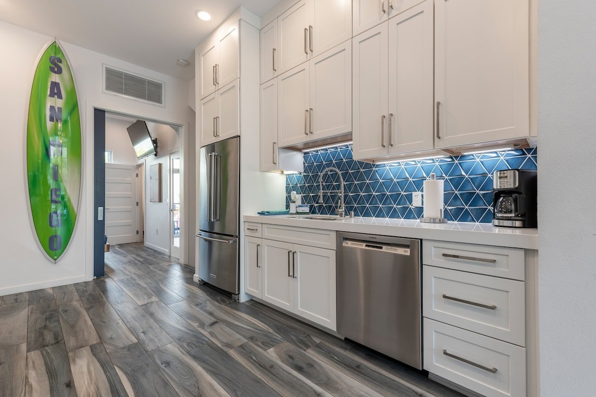 Modern Surf Themed Home – Heart of Gaslamp gallery image 3