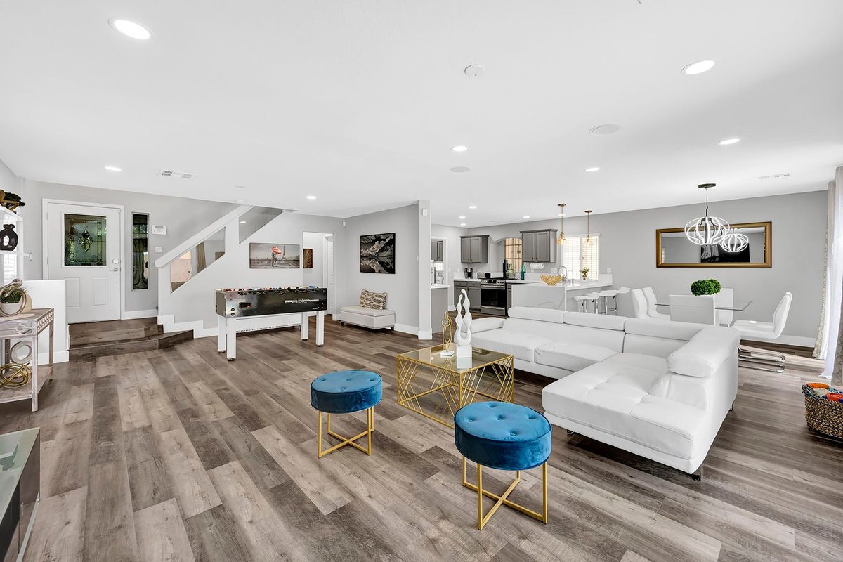 Modern 4 bedroom w/ pool,parking, patio,and grill