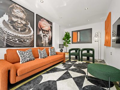 Stylish Five Bedroom Home By City Center w Parking