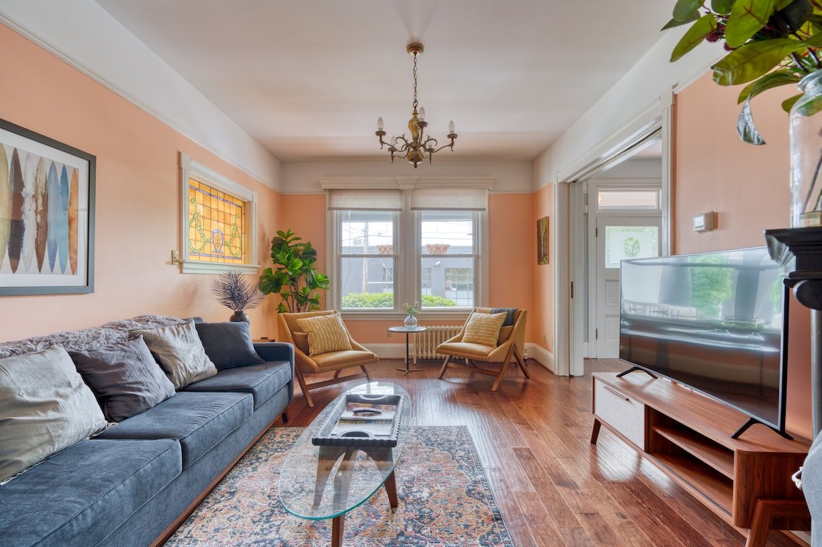 Massive Nob Hill Craftsman ~ 99 WalkScore, 8 beds gallery image 3