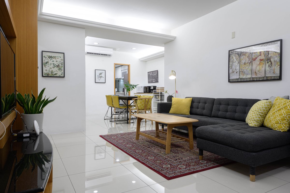 Cosy Apt in front of Park; 3 minutes to MRT