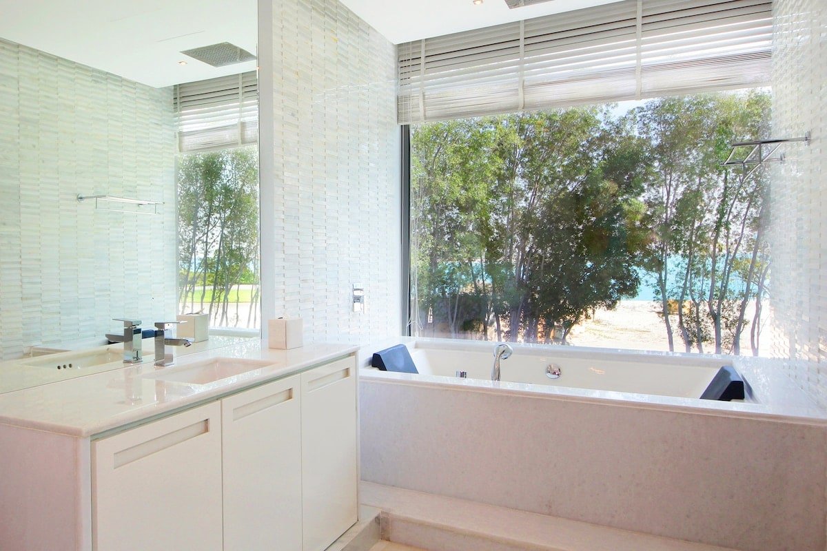 Nurai Island’s Overwater Paradise : Luxury Retreat gallery image 2