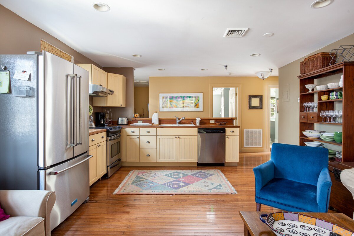 Historic, Updated Stable in Heart of Newport! gallery image 5