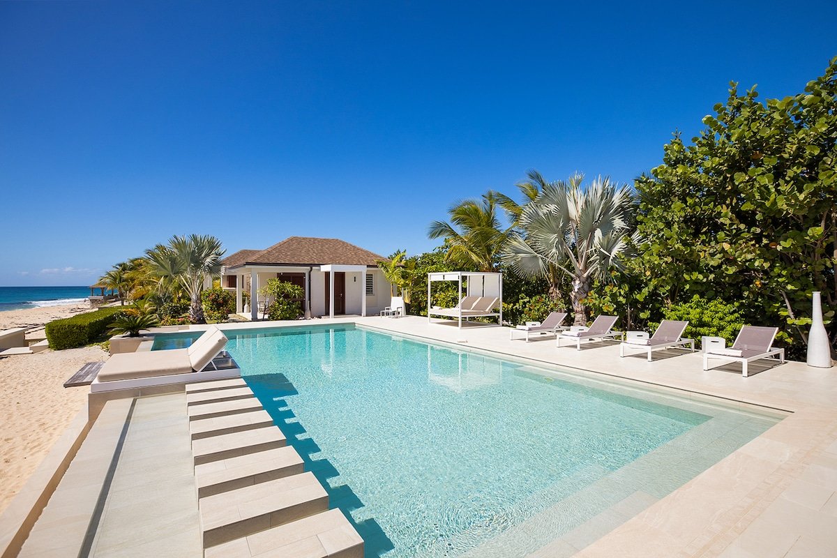 Turtle Nest (4 bedrooms) – Luxury beachfront villa gallery image 4