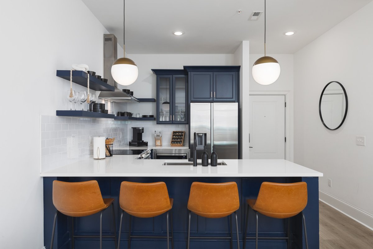 Sleeps 20, 3 Condos Side-by-Side 10min to Broadway